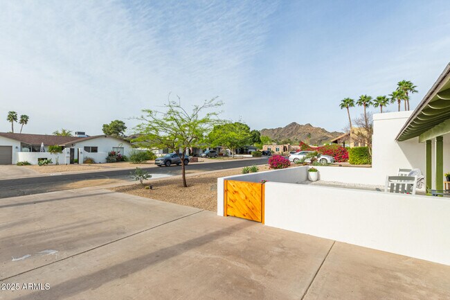 2542 E Cochise Rd in Phoenix, AZ - Building Photo - Building Photo