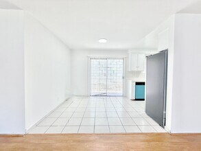 540 E Hyde Park Pl in Inglewood, CA - Building Photo - Building Photo