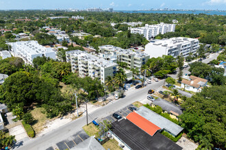 Biscayne Cove in Miami, FL - Building Photo - Building Photo