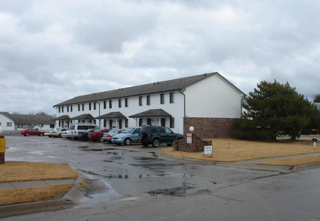 700-702 Golden Gate Cir in Papillion, NE - Building Photo