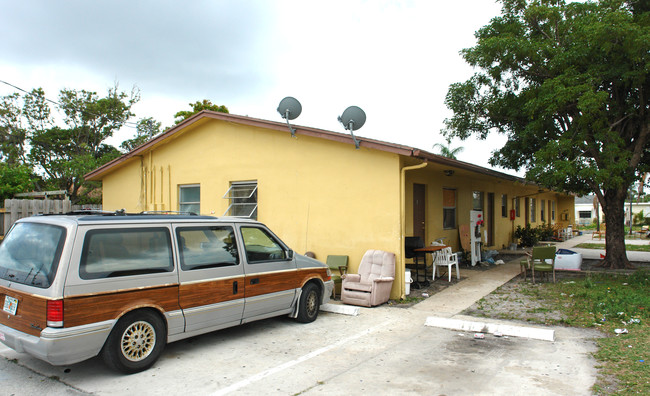 1114-1110 N F St in Lake Worth, FL - Building Photo - Building Photo