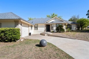 200 Mountain View Dr in Del Rio, TX - Building Photo