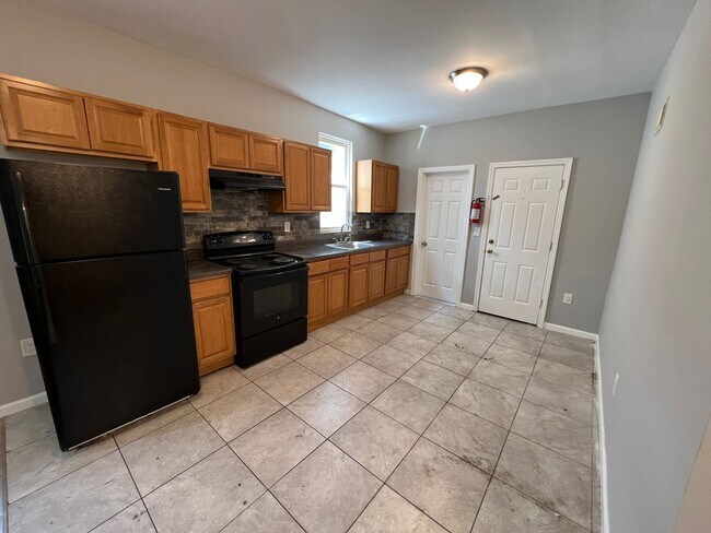 450 15th Ave, Unit 1 in Newark, NJ - Building Photo - Building Photo