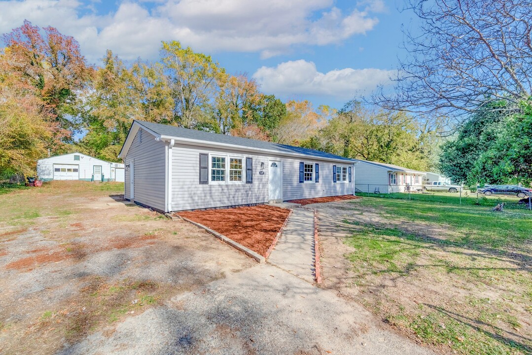 119 Walnut Dr in Yorktown, VA - Building Photo