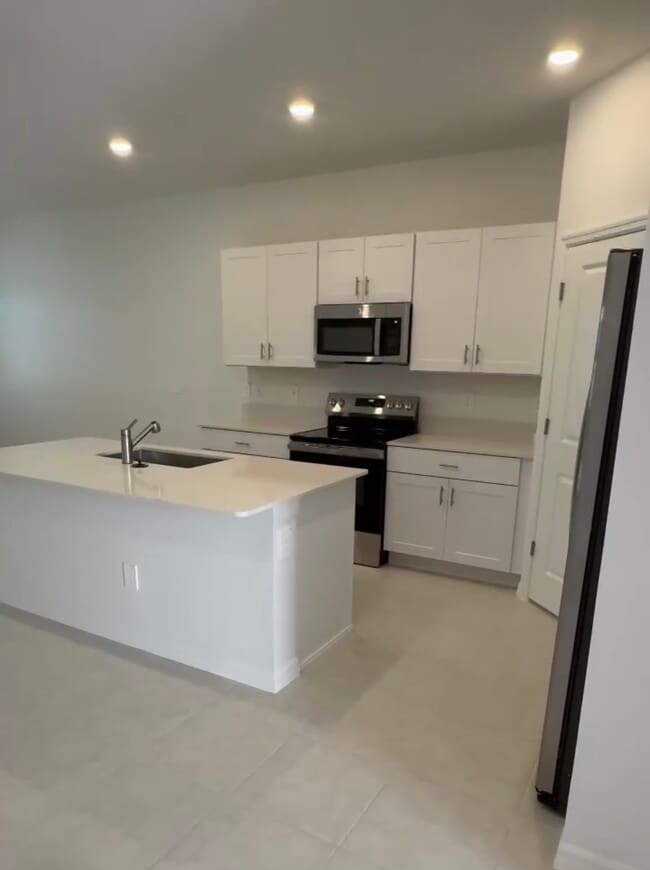 10806 Keato Bch Ct in Tampa, FL - Foto de edificio - Building Photo