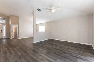 209 Chardonnay Pl in Valrico, FL - Building Photo - Building Photo