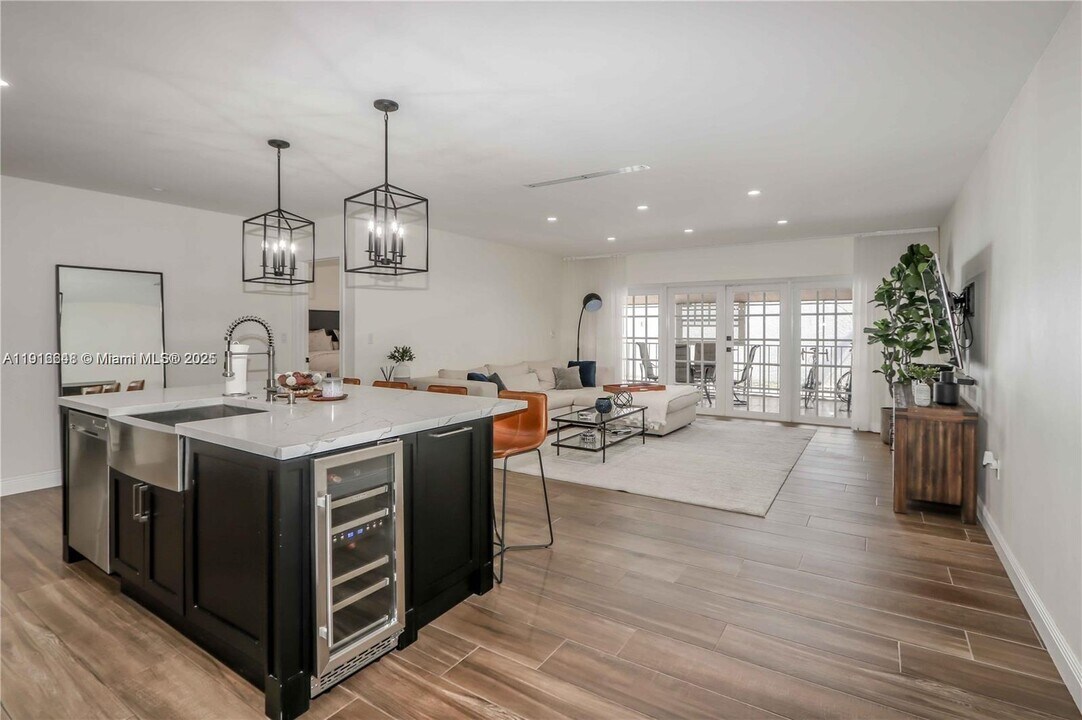 16509 Fox Den Ct in Miami Lakes, FL - Building Photo