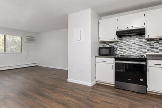 25 Log St in Manchester, NH - Building Photo - Building Photo