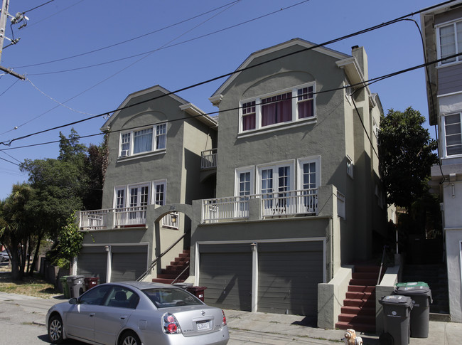 3746 Park Boulevard Way in Oakland, CA - Foto de edificio - Building Photo