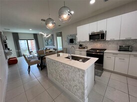 8001 NW 41st St in Doral, FL - Building Photo