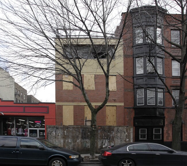 113 Boerum Pl in Brooklyn, NY - Building Photo - Building Photo