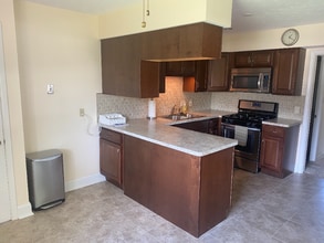 13857 Whitney Rd in Strongsville, OH - Building Photo - Building Photo