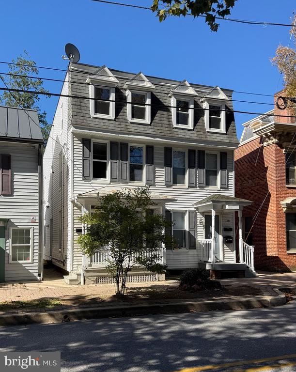 234 1/2 E Main St