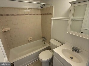 53 Llanfair Rd in Ardmore, PA - Foto de edificio - Building Photo