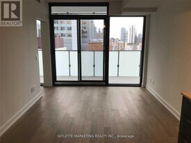 25 Richmond St E in Toronto, ON - Building Photo