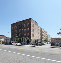 7th St in Los Angeles, CA - Building Photo - Building Photo