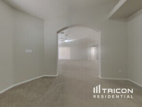 13712 W Solano Dr in Litchfield Park, AZ - Building Photo - Building Photo