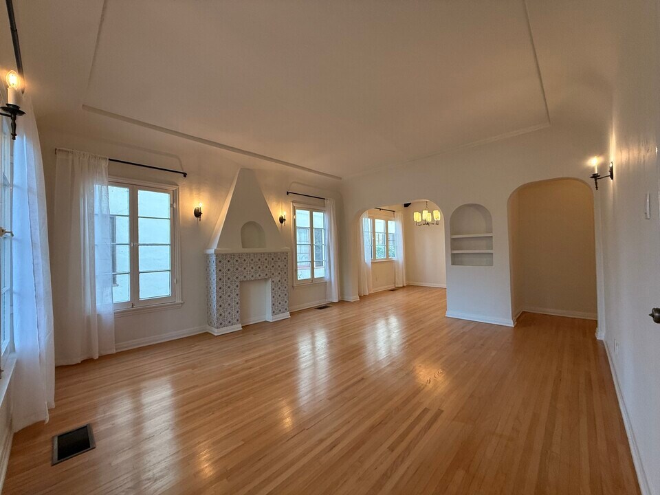 1439 S Holt Ave, Unit 1439 in Los Angeles, CA - Building Photo