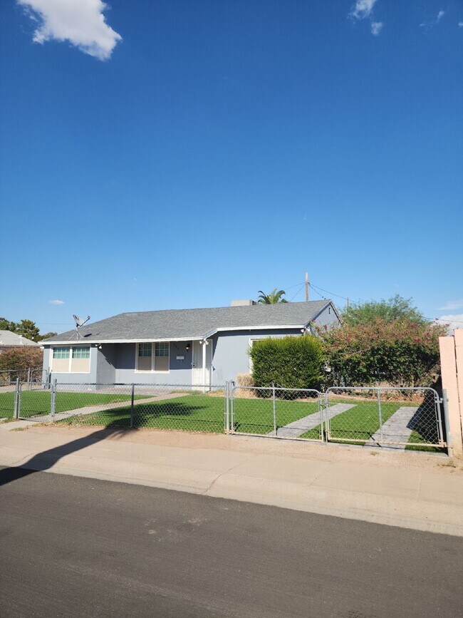 305 N Litchfield Rd in Goodyear, AZ - Building Photo - Building Photo