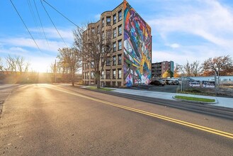 649 S Summer St in Holyoke, MA - Building Photo - Building Photo
