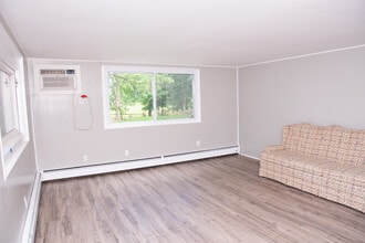 1024 W Trindle Rd, Unit #1 in Mechanicsburg, PA - Foto de edificio - Building Photo