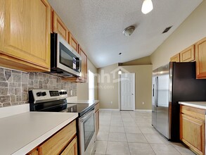 3001 Bellingham Dr in Orlando, FL - Building Photo - Building Photo