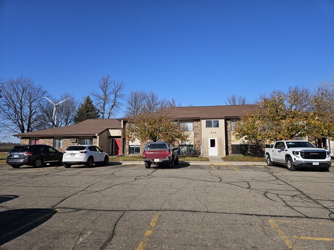 401 Golf Course Rd in Mountain Lake, MN - Building Photo - Building Photo