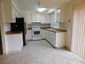 1950 Brewer Ave in Eugene, OR - Building Photo - Building Photo