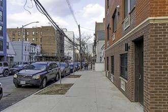 2736 Creston Ave in Bronx, NY - Building Photo - Building Photo