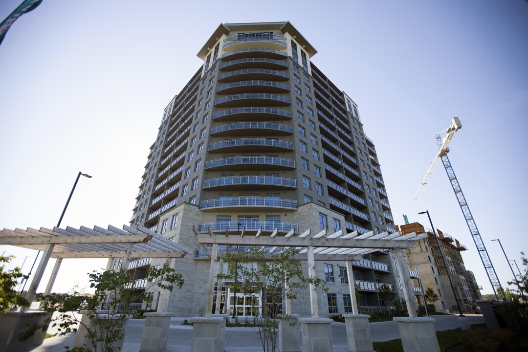 Hyde Park Place in London, ON - Building Photo