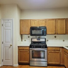 586 Brittany Cir in Nutley, NJ - Building Photo - Building Photo