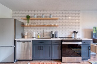 5222 SE Holgate Blvd in Portland, OR - Foto de edificio - Building Photo