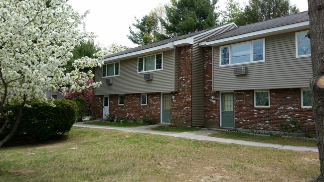 Redden Gardens in Dover, NH - Foto de edificio - Building Photo