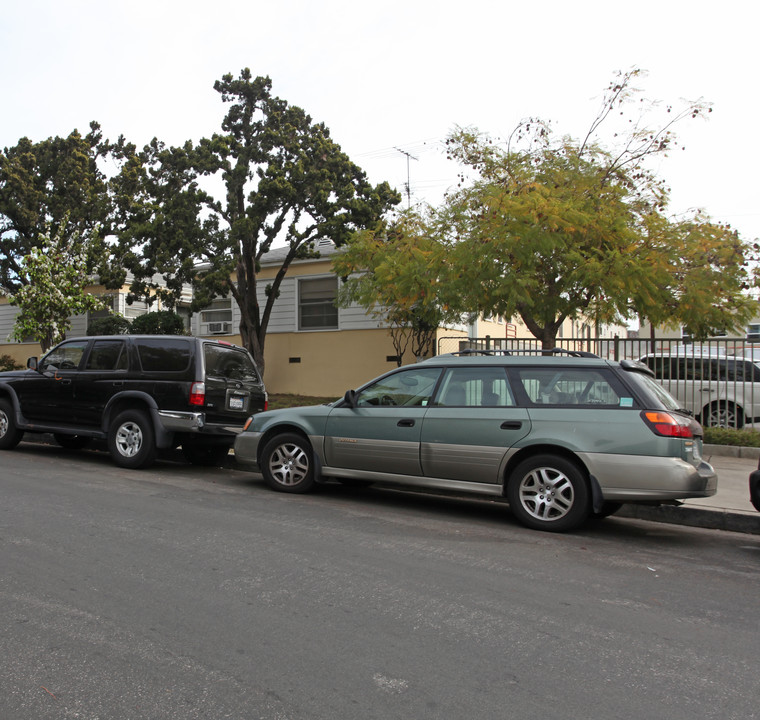 1620 Rodney Dr in Los Angeles, CA - Building Photo