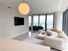 650 NE 32nd St in Miami, FL - Building Photo