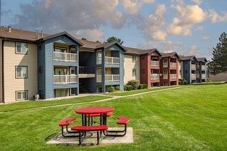 Tuscany Cove in West Valley, UT - Foto de edificio - Building Photo