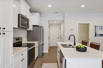 2460 Cedarwood Ln in River Falls, WI - Foto de edificio - Building Photo