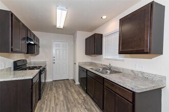 10303 Van Hut Ln in Houston, TX - Building Photo - Building Photo
