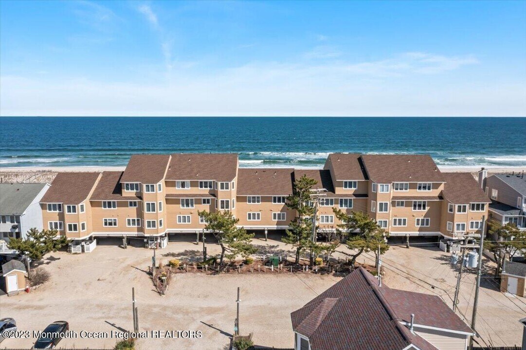 15 Dune Terrace in Seaside Heights, NJ - Building Photo