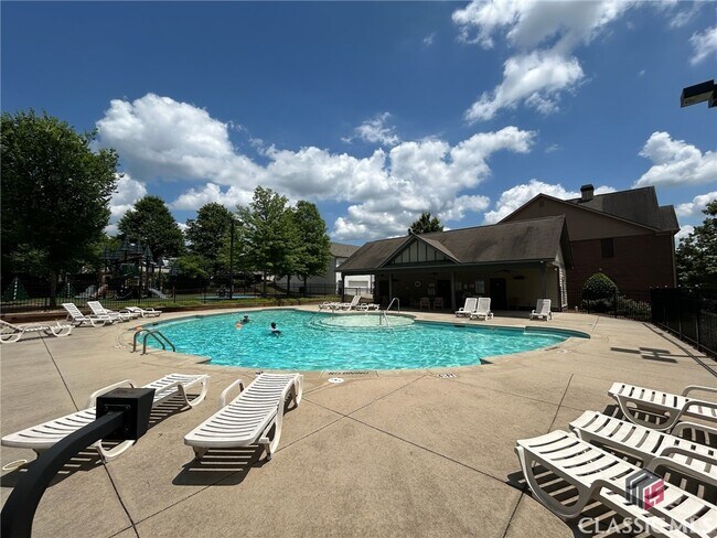 305 Ridge Pointe Drive in Bogart, GA - Building Photo - Building Photo