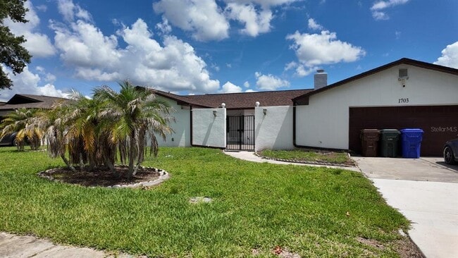 property at 1703 Paradise Dr