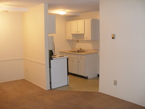 Franklin House Apartments in Cleveland, OH - Building Photo - Interior Photo