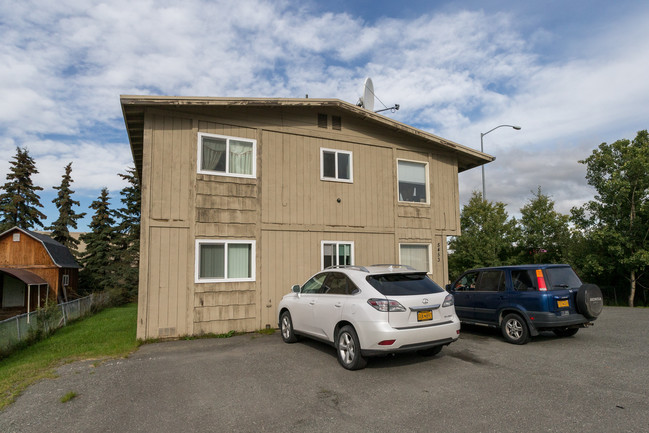 5453 Camelot Dr in Anchorage, AK - Building Photo - Building Photo