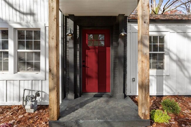 1349 Lockhaven Cir SW in Atlanta, GA - Building Photo - Building Photo