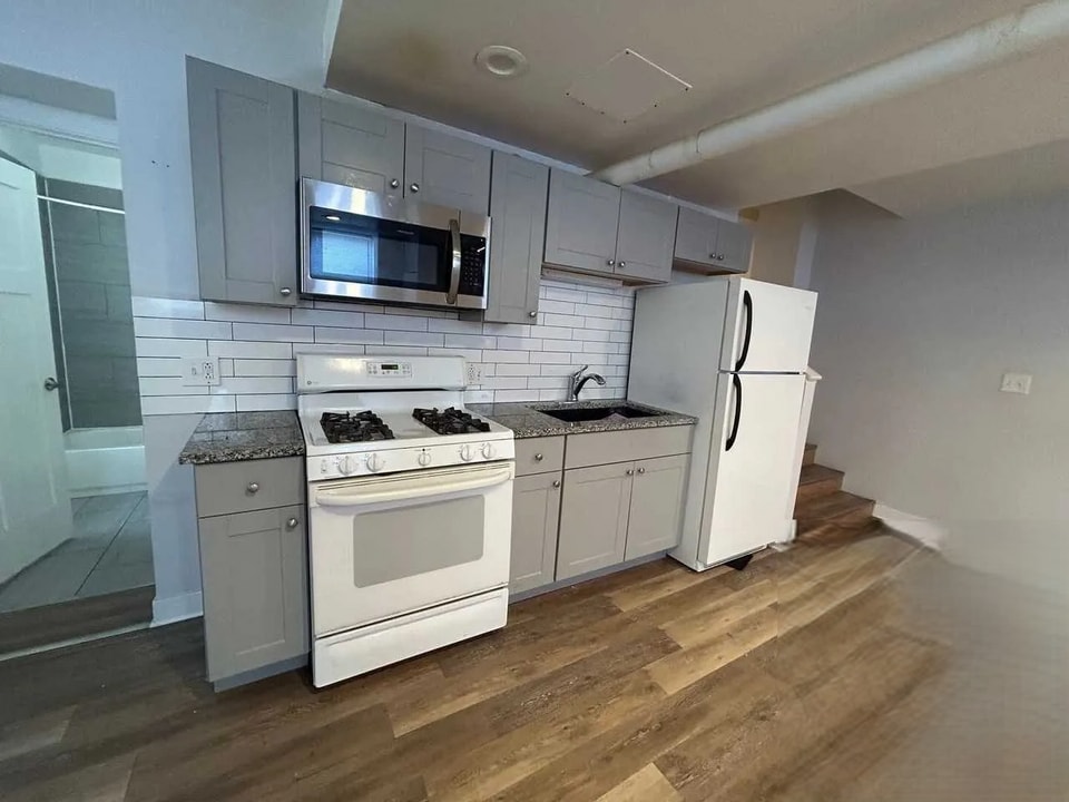 896 Green Bay Rd, Unit A08C in Winnetka, IL - Building Photo