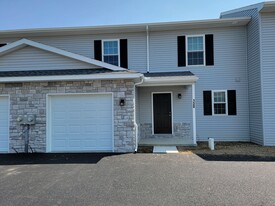 130 Robert Cir in Lebanon, PA - Building Photo