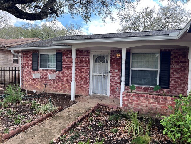 6234 Pancho Villa Dr in San Antonio, TX - Building Photo - Building Photo