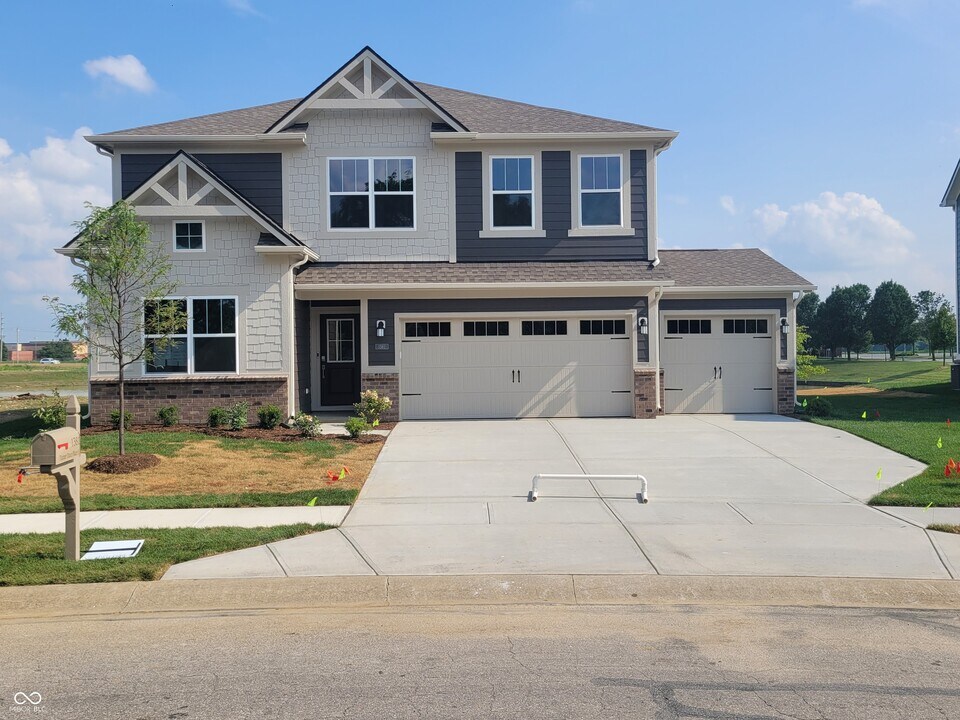 1381 Turner Trace Pl S in Avon, IN - Building Photo