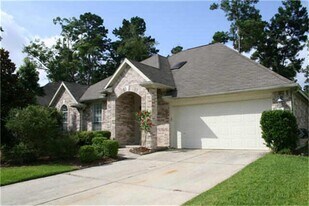 71 E Hobbit Glen Dr in Conroe, TX - Building Photo
