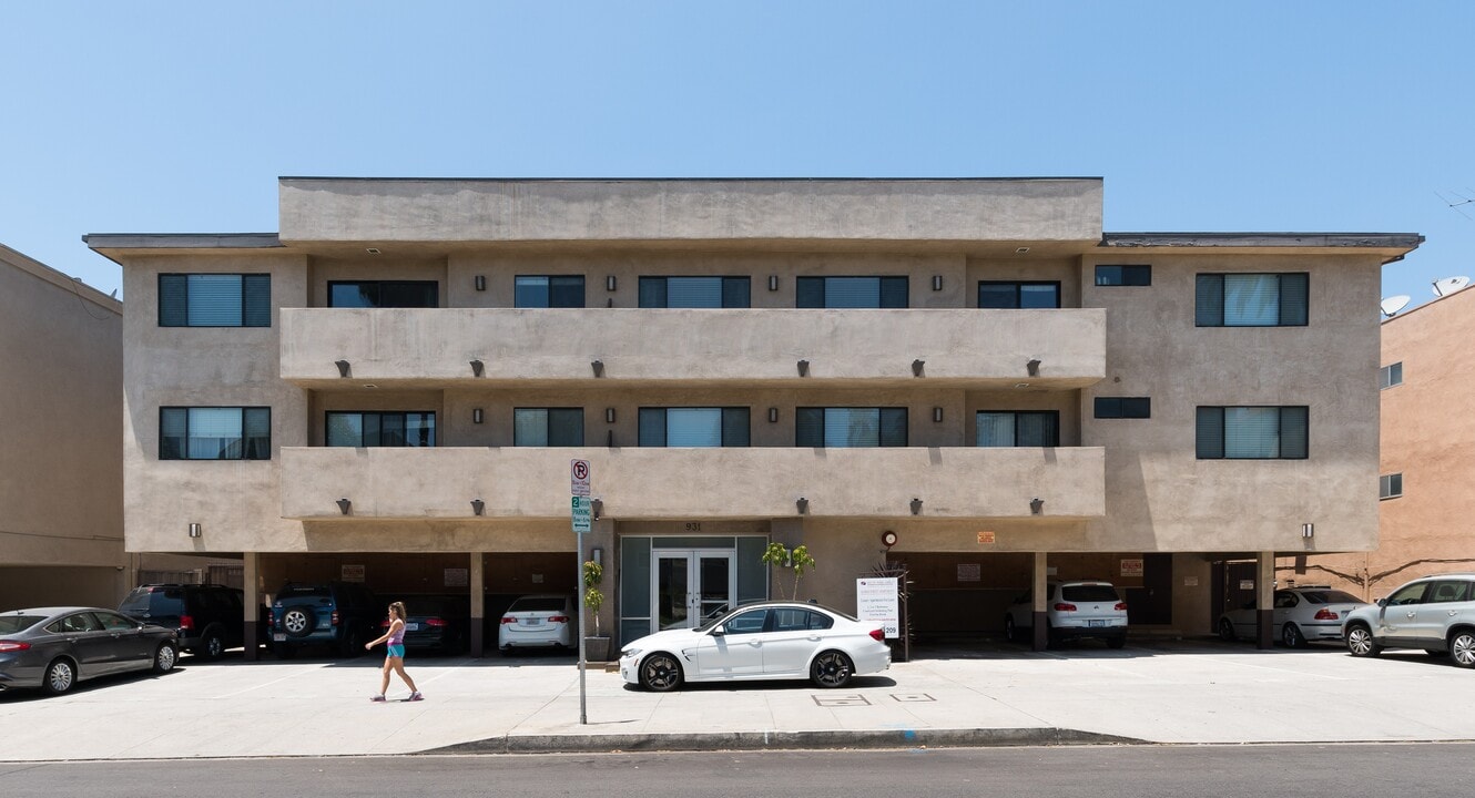 Golden House in Los Angeles, CA - Building Photo